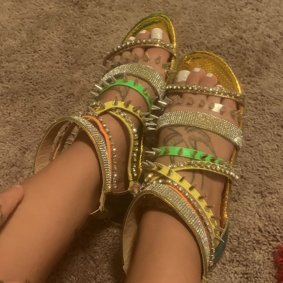 One of a kind sandals 🧚🏼‍♀️🧚🏼 - Picture 1 of 2